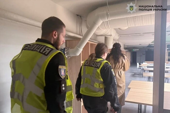 Студенти залишилися перед зачиненим укриттям під час тривоги в Києві: втрутилася поліція
